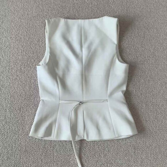 BEST L'Academie by Marianna Revolove Nomiko Top - Ivory Off White Vest Cropped - Picture 5 of 9